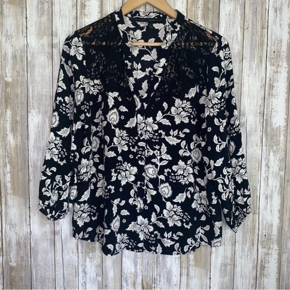 White House Black Market Black & White Floral Lace Trim Button Blouse - Picture 2 of 6